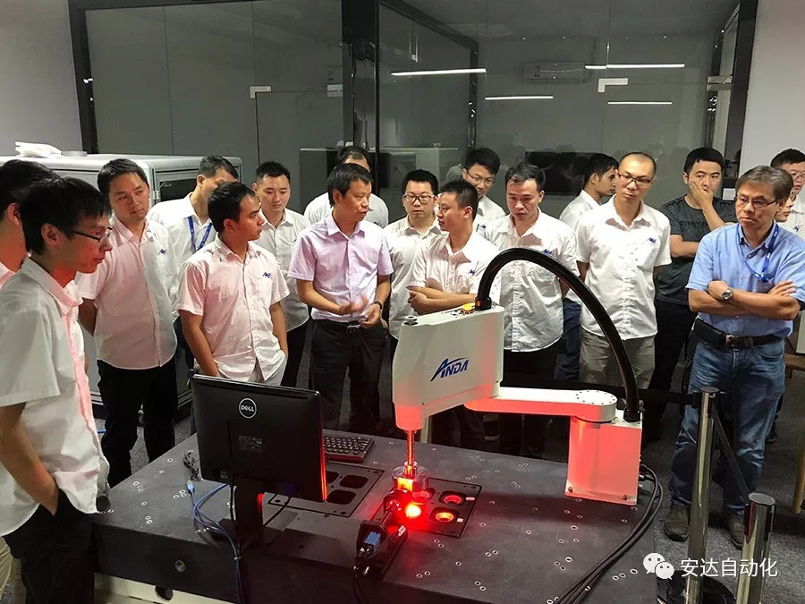 新品发布会 | 尊龙凯时发布多款机械手，聚焦智能制造产业